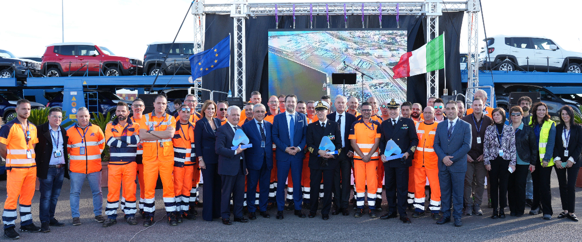 Minister Salvini visits the Automar terminal in Gioia Tauro